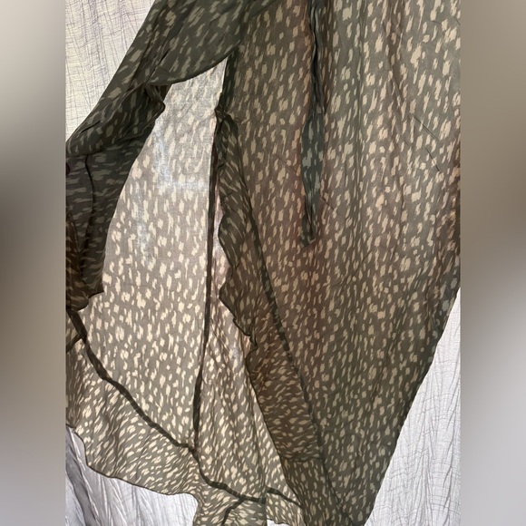 Forever 21 Gray Patterned Ruffle Pants - Picture 2 of 3